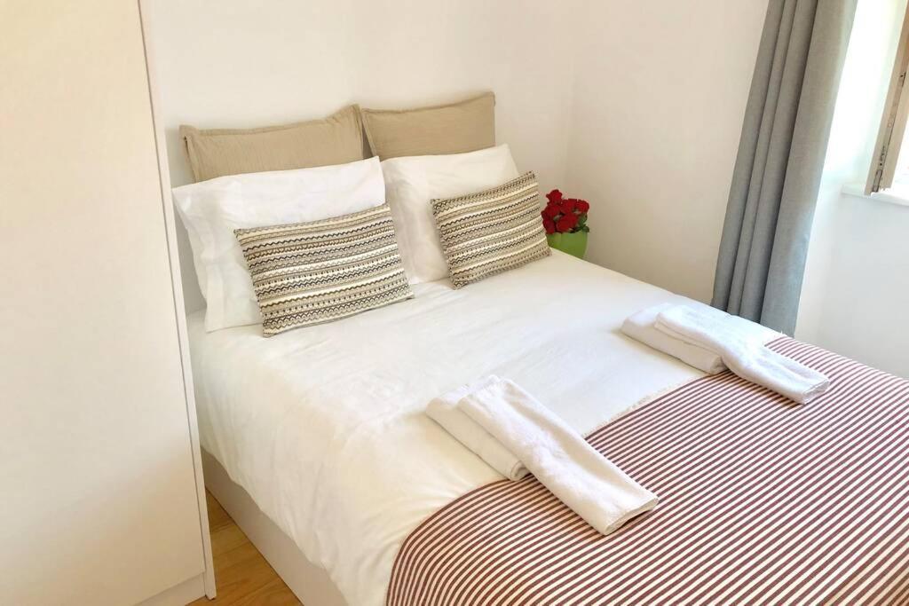 32 2 - Heart Of Lisbon Private Apartment, Bairro Alto Exterior photo
