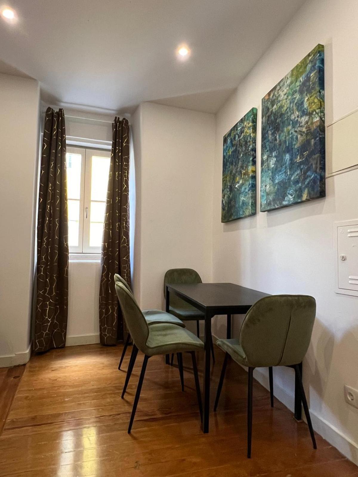 32 2 - Heart Of Lisbon Private Apartment, Bairro Alto Exterior photo